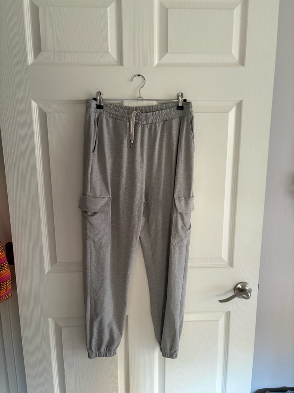 Vuori essential cargo joggers small grey